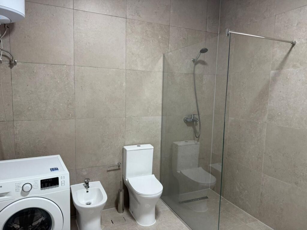 Vile 3+1,sauk i ri te xhamia,me parkim,800 euro