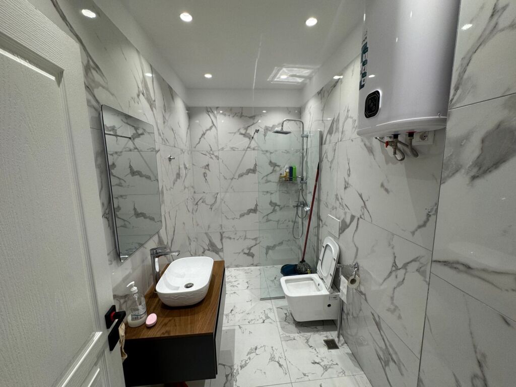 Shitet Apartament 1+1 në Rruga Skënderbeu, Golem