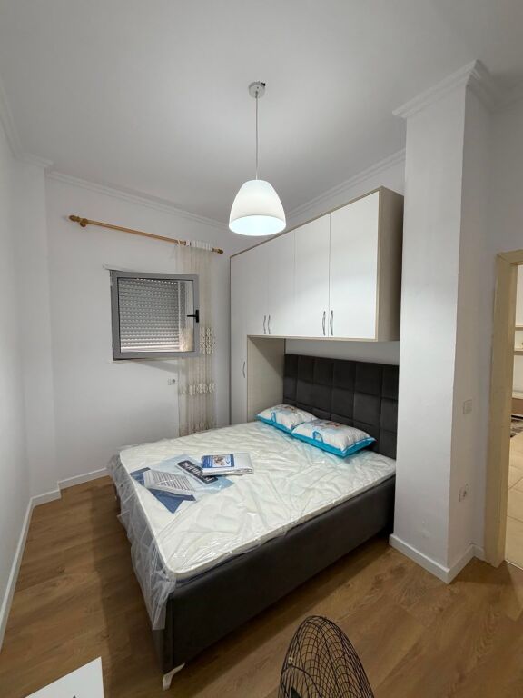 Apartament 1+1 per qera prane Xhamise Kopshti Botanik!