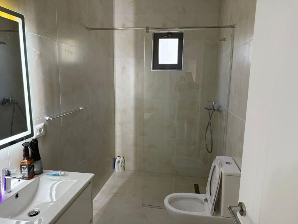 Vile 3+1,sauk i ri te xhamia,me parkim,800 euro