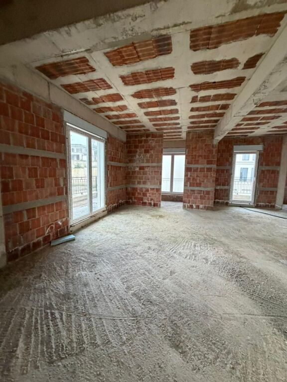 🏡 Vilë 3-Katëshe për Shitje – Collina Verde Residence
