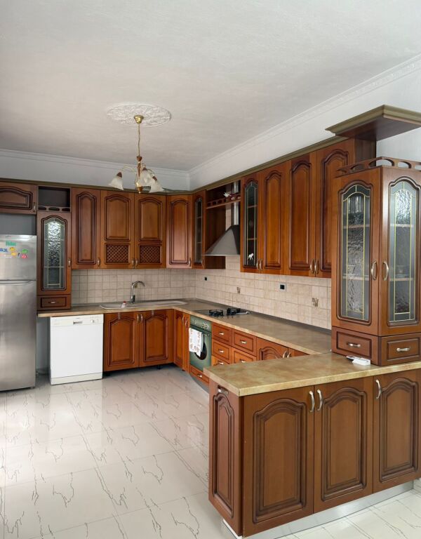 Qera | Shtëpi private 2 + 1 | Sauk | 500 €/muaj