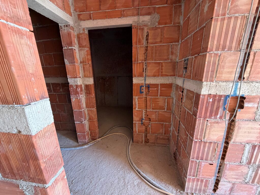 🏡 Shitet apartament 1+1  📍 Rruga “5 Maji”, Tiranë