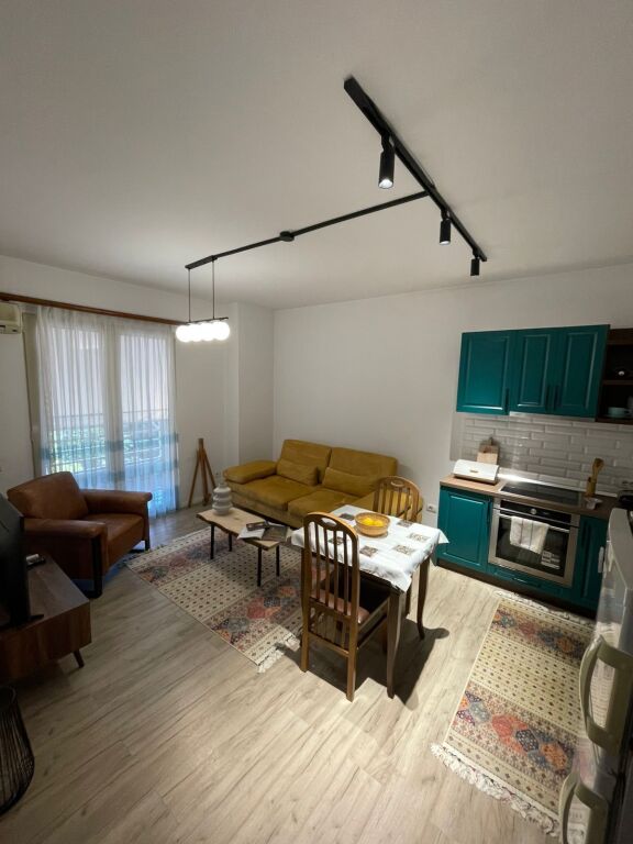 Apartament 1+1 me qira tek Medrseja Rruga e Dibres!