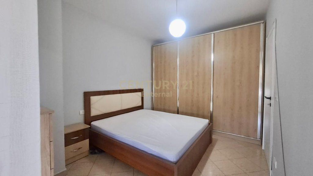 Apartament 1+1 Per Qira ne Xhamllik 450 € /Muaj