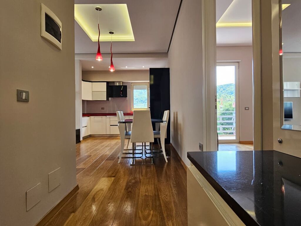 Apartament 2+1 tek Liqeni i Thate