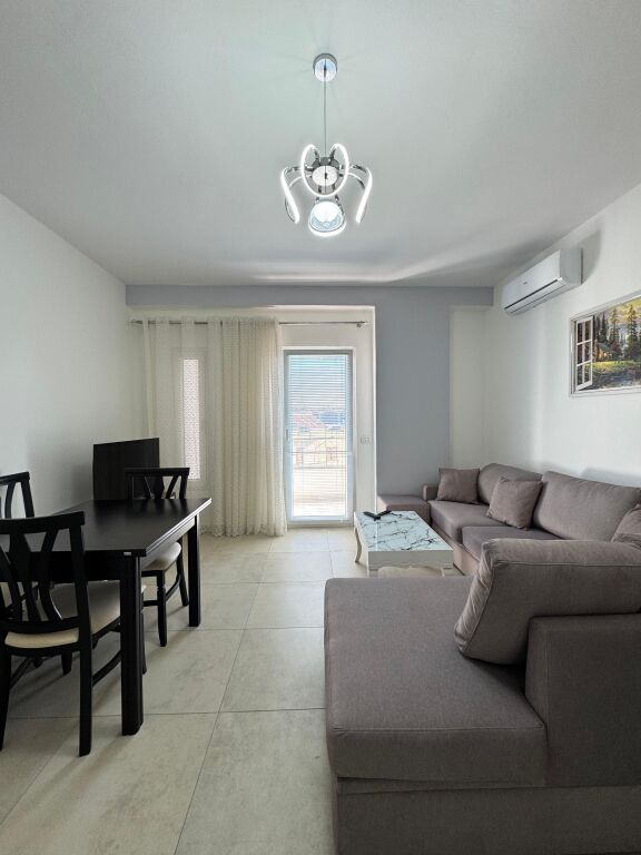 🏡 Jepet me Qera Apartament 1+1 prane Tregut Industrial