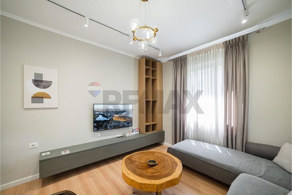 Apartament 2+1 + Ballkon për shitje , Pazari i Ri