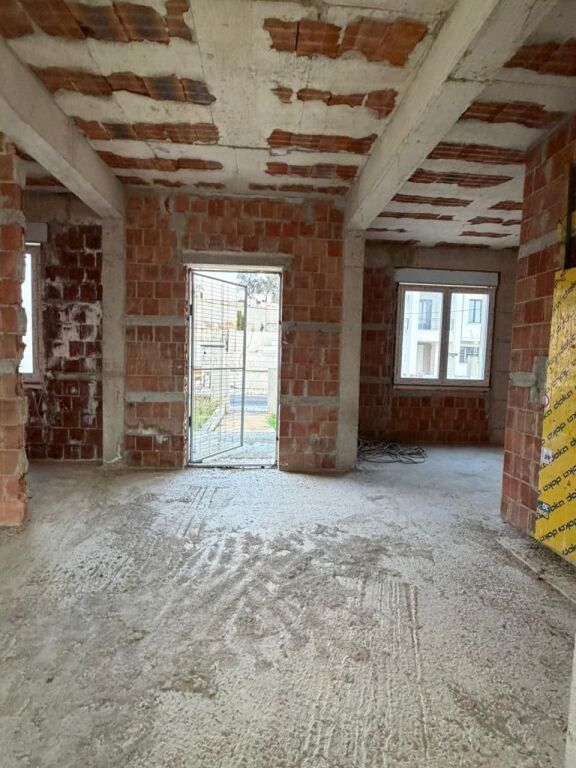 🏡 Vilë 3-Katëshe për Shitje – Collina Verde Residence