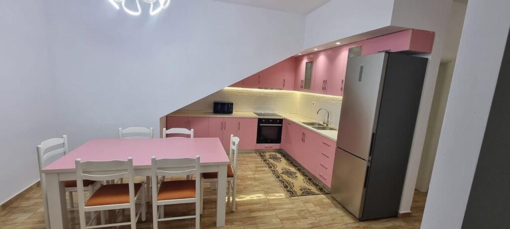 🏠Sauk,jepet me qera kati i II-te i nje vile 3+1,i mobiluar.55,000Leke 
