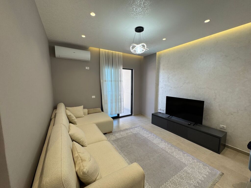 Shitet Apartament 1+1 në Rruga Skënderbeu, Golem