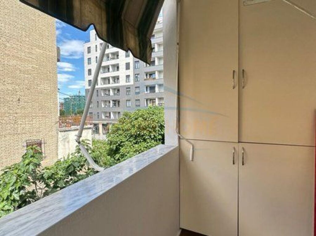 Shitet,Apartament 1+1,Stacioni i Trenit, Tirane