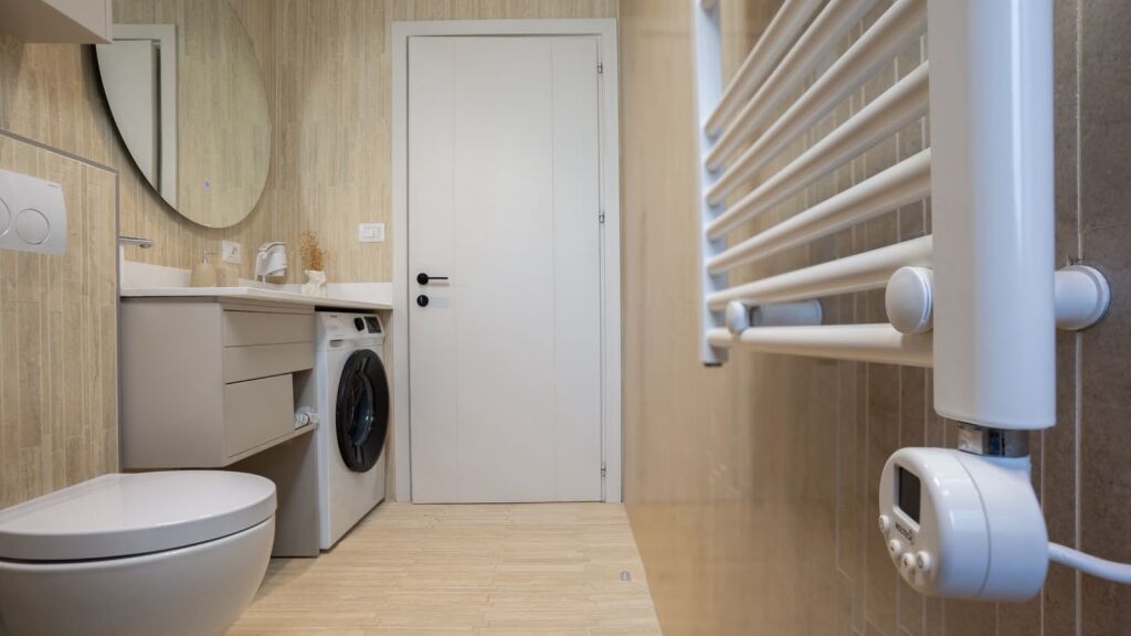 Jepet me Qera i mobiluar Luxury Apartament 1+1pran Spar Plazh Durres
