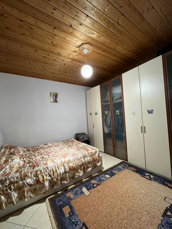 Shitet shtepi private ne Sukth