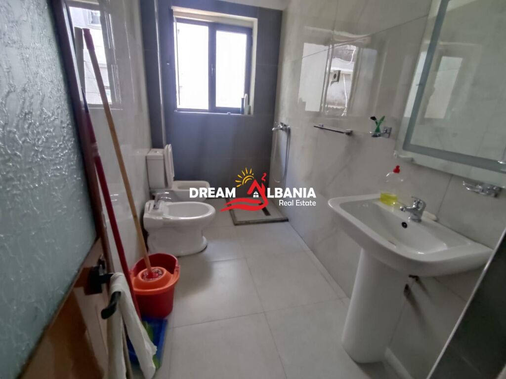 Shitet Apartament 1+1 ne Rrugen e Dibres prane Medresese (ID 4119479)
