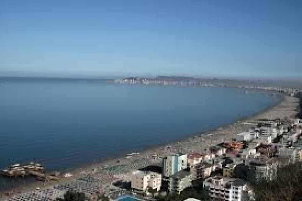 HOTEL PER SHITJE NE VIJE TE PARE NE SHKEMBIN E KAVAJES