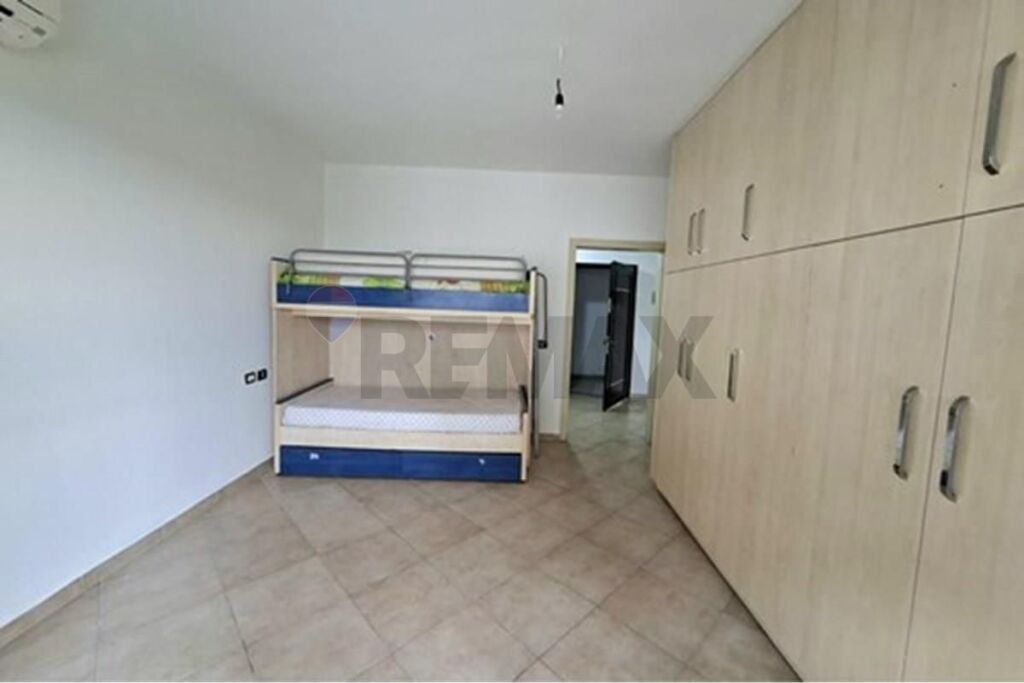 Shitet Apartament 2+1 në Yzberisht