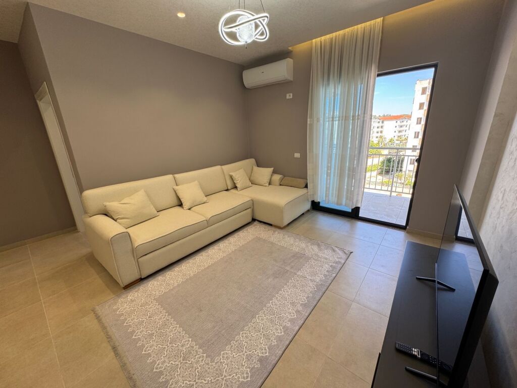 Shitet Apartament 1+1 në Rruga Skënderbeu, Golem