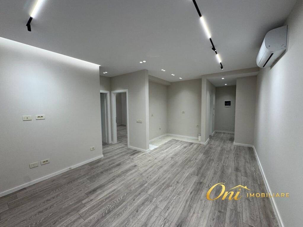 JEPET ZYRE ME QERA 200M2 RRUGA MINE PEZA