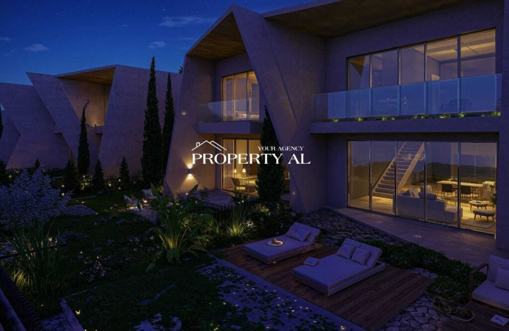 Villa Esclusiva a Radhimë, Solo Pochi Minuti dal Mare