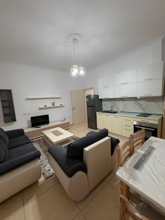 Apartament 1+1 per qera prane Xhamise Kopshti Botanik!