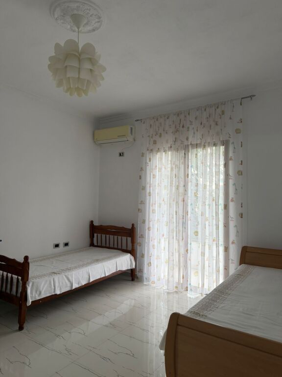 Qera | Shtëpi private 2 + 1 | Sauk | 500 €/muaj