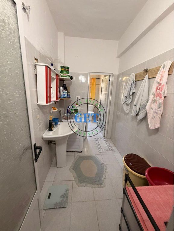 Shitet Apartament 2+1+2 ballkone | Kryqi i Kuq, Durrës