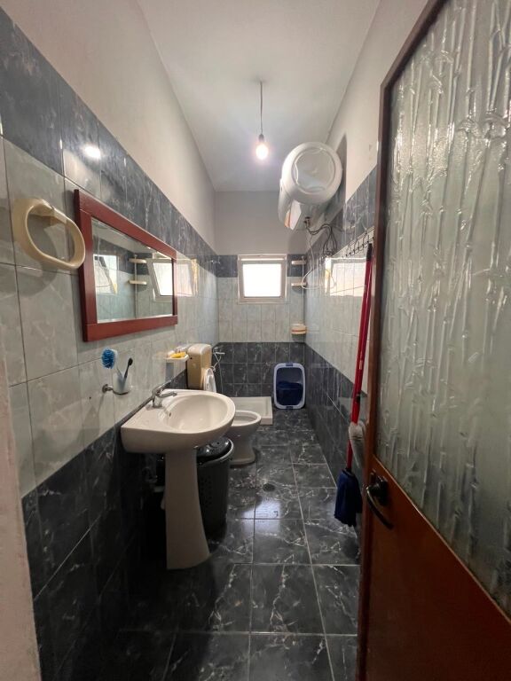 APARTAMENT 1+1 ME QIRA Yzberisht  40,000 Lek/Muaj