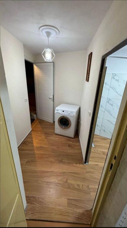 Jepet me qera 2+ashensor ne astir mobiluar 400 eu
