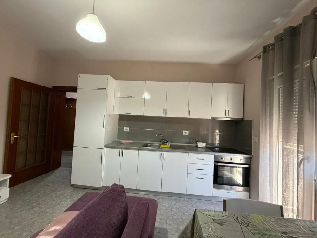 🏡 Jepet me Qira Apartament 2+1 – Rruga e Durrësit, pranë Gjimnazit “Qemal Stafa”  ✅  