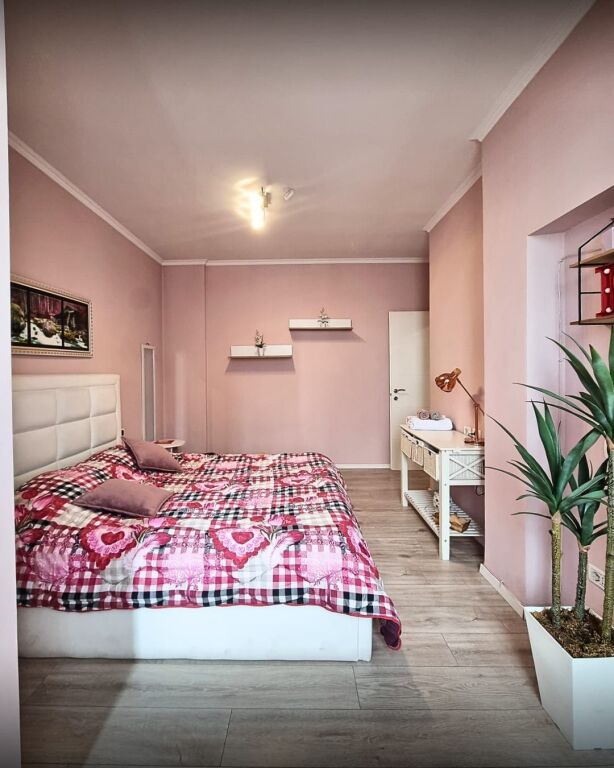 🏢 Shitet apartament 1+1 prane Kompleksi Delijorgji