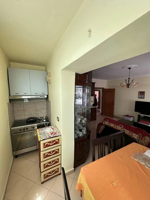 JEPET ME QERA APARTAMENT 2+1, PRANE DEGES, DURRES.