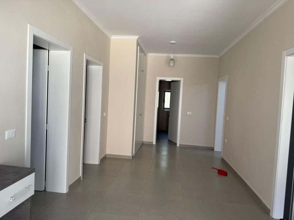 Vile 3+1,sauk i ri te xhamia,me parkim,800 euro