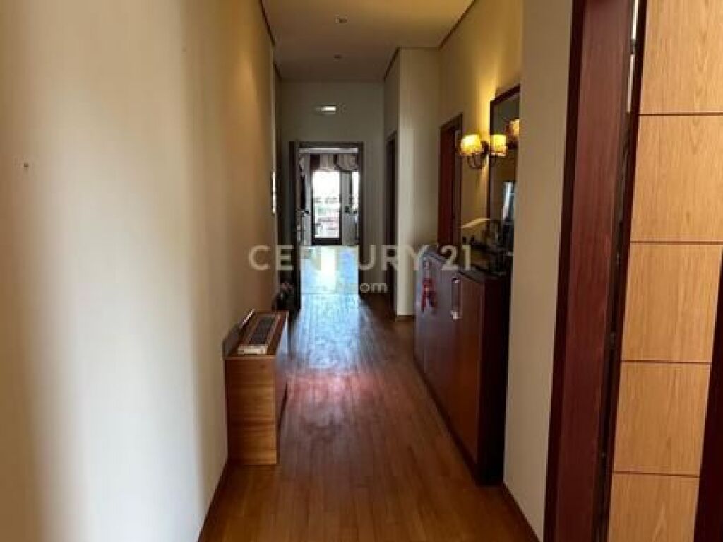 Shitet Apartament 3+1+3 Penthouse me Pamje Panoramike nga Tirana