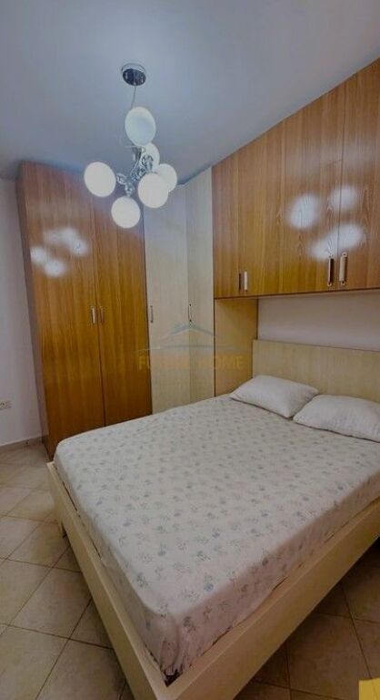 Disponojmë për qera apartament 3+1 tek Rruga Fortuzi
