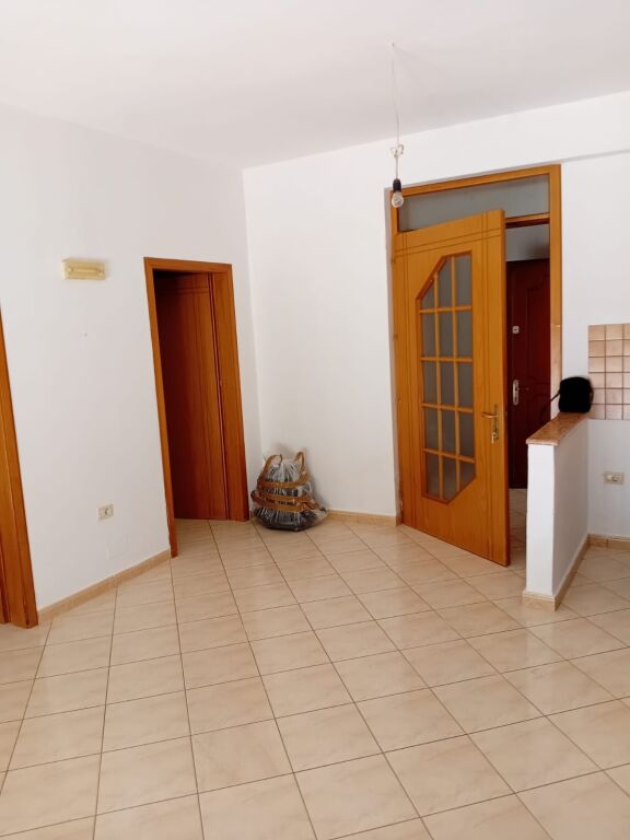 Apartament me qera