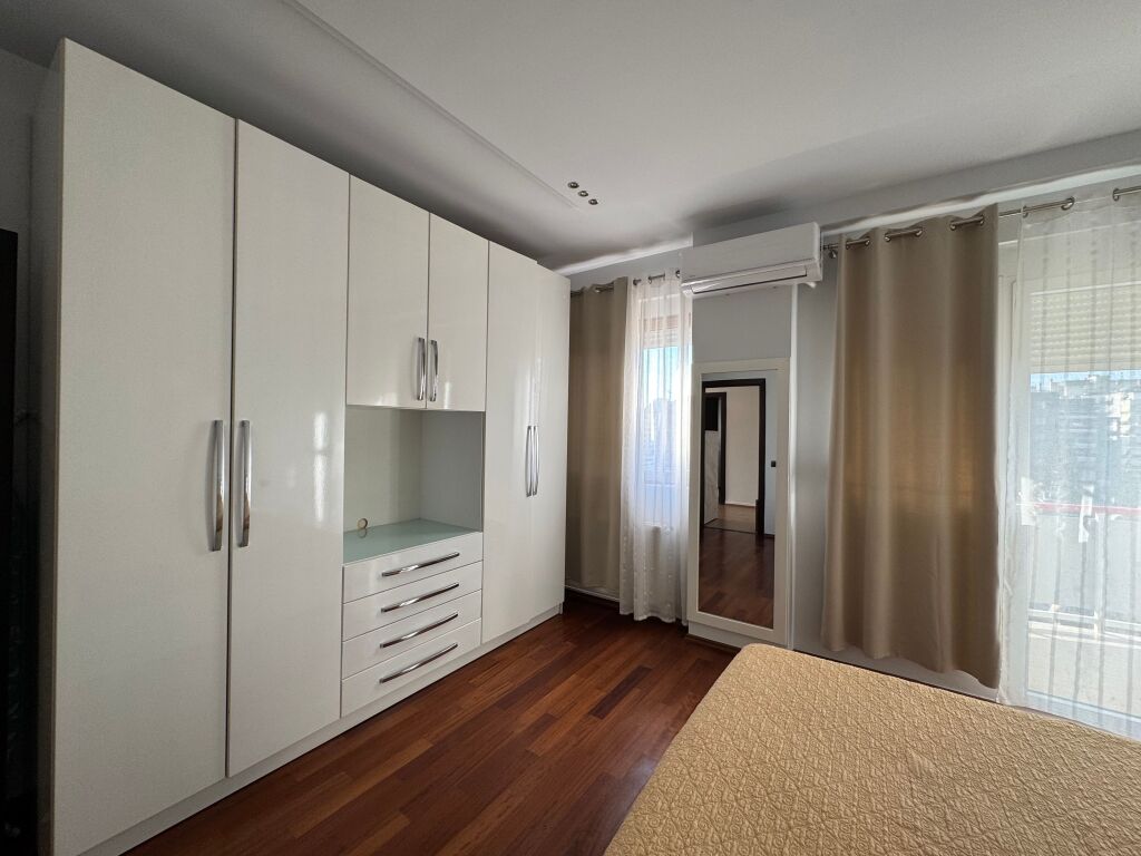 Apartament 3+1 per qira te Garda