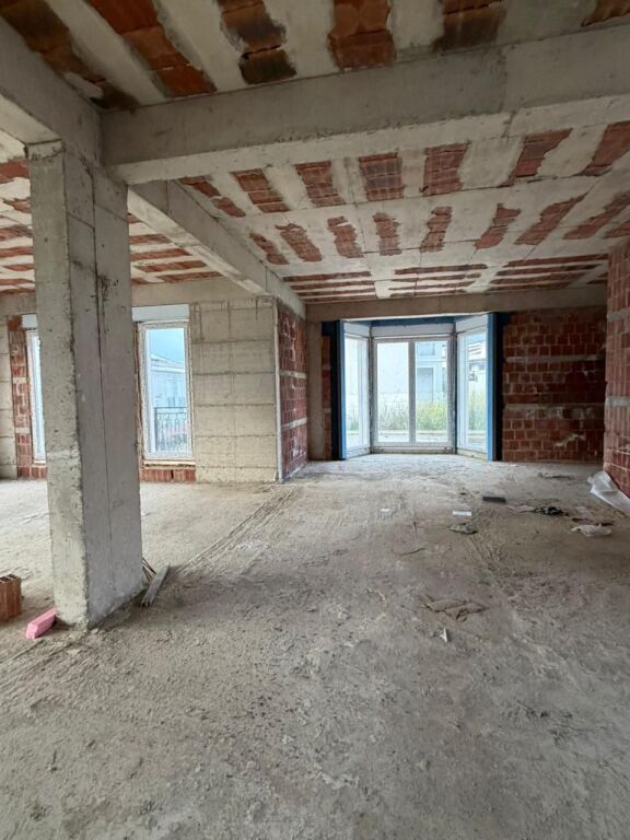 🏡 Vilë 3-Katëshe për Shitje – Collina Verde Residence
