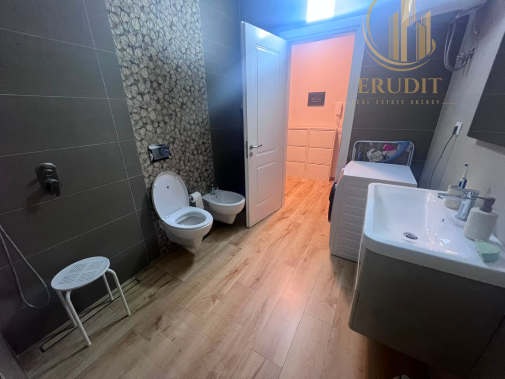 🏡 Apartament me Qira në Lungomare, Vlorë  Vijë e Parë Deti 🌊
