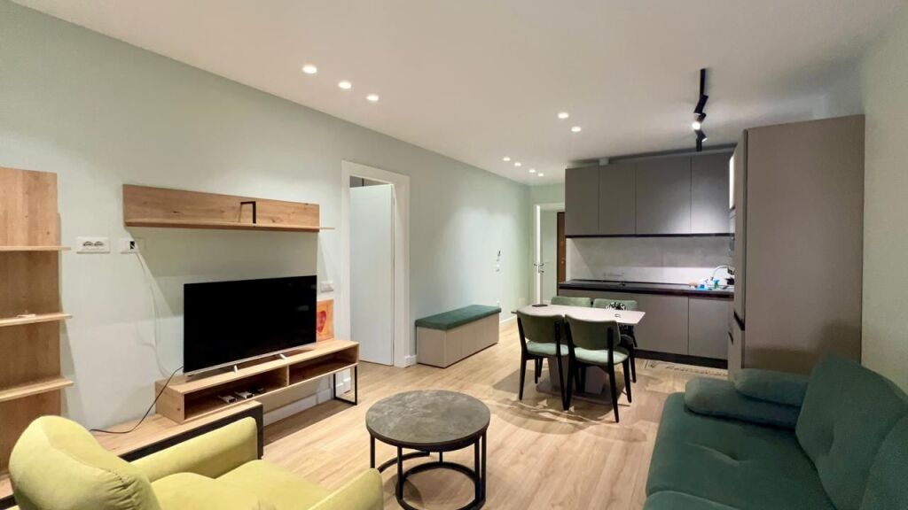 FOR RENT: 1+1 Apartment 📍 Komuna e Parisit (Near Bar Oslo) – 2nd Floor – 70,000 ALL/Month – 70 m² – 100% New and Recently Renovated ✨