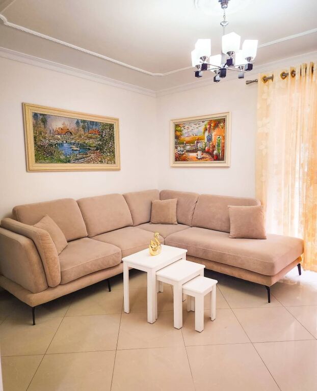 Affittiamo un appartamento 3+1 a Pazari i Ri