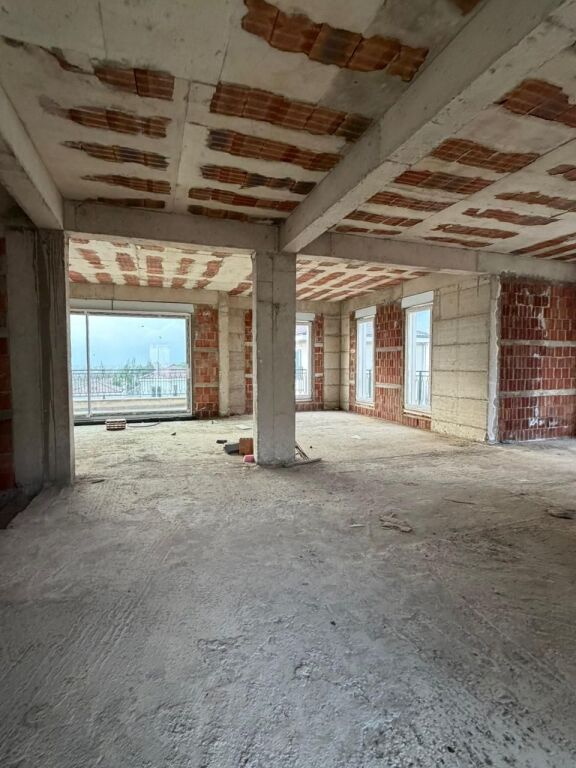 🏡 Vilë 3-Katëshe për Shitje – Collina Verde Residence