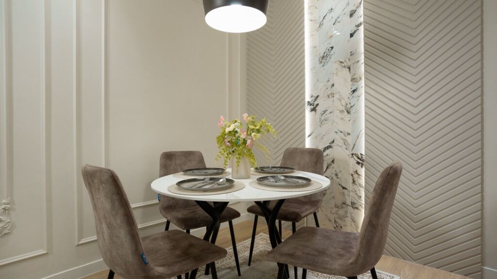 Jepet me Qera i mobiluar Luxury Apartament 1+1pran Spar Plazh Durres