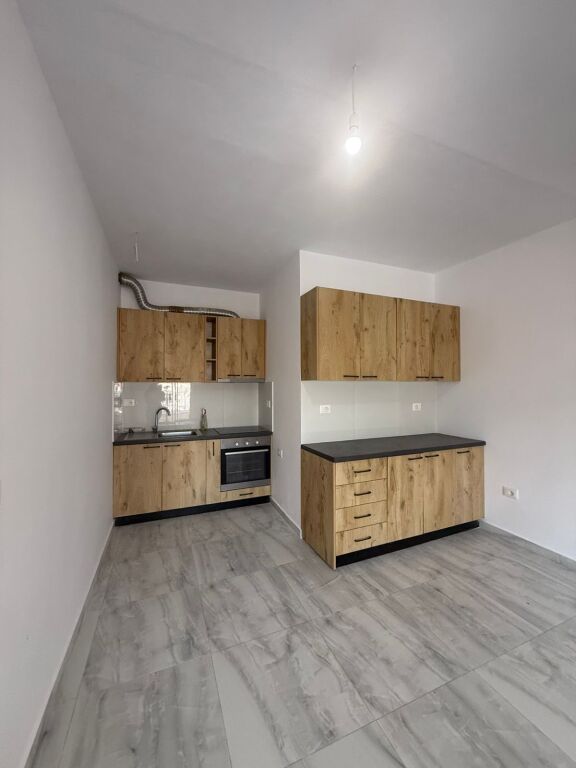 Apartament 2+1 per qera Bosh ne Yzberisht !