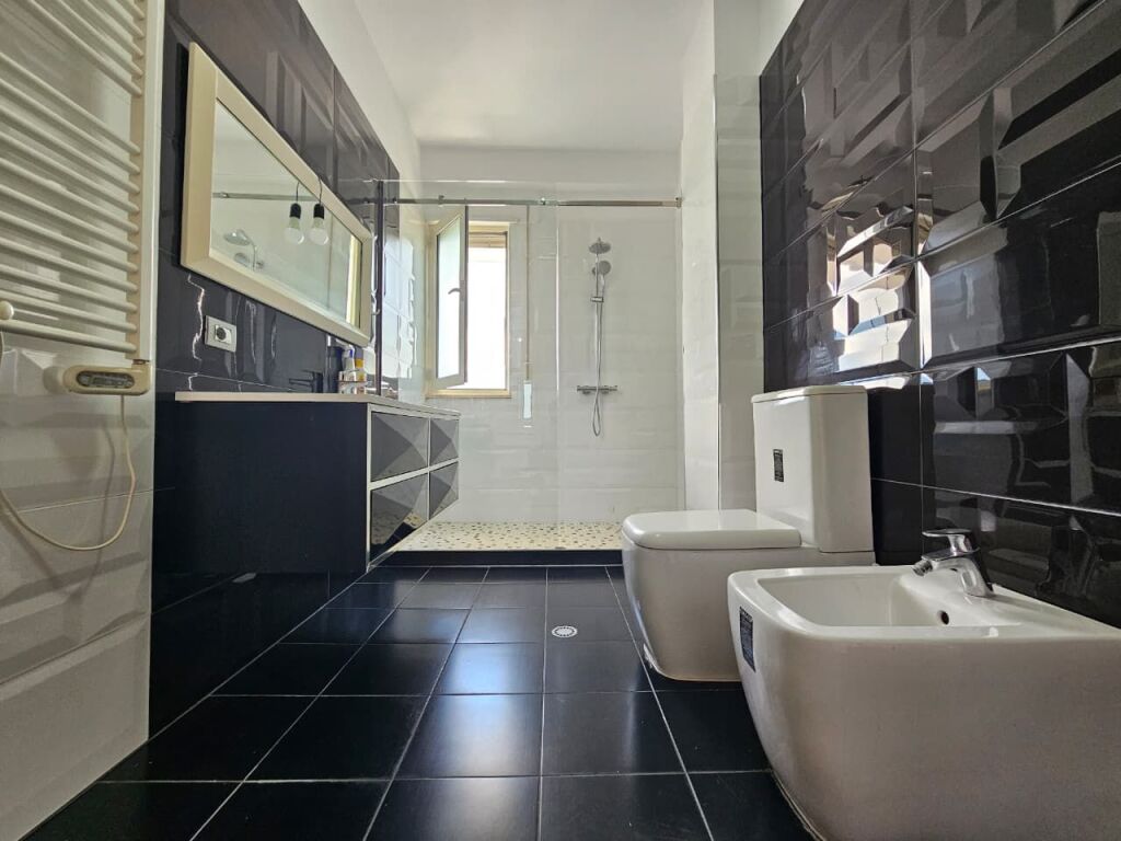 Apartament 2+1 tek Liqeni i Thate