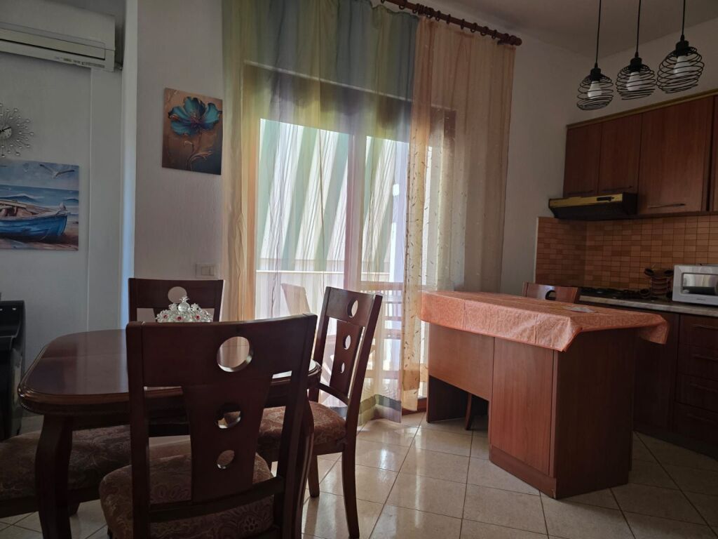 Qera | Shtëpi private 2 + 1 | Rruga Siri Kodra | 650 €/muaj