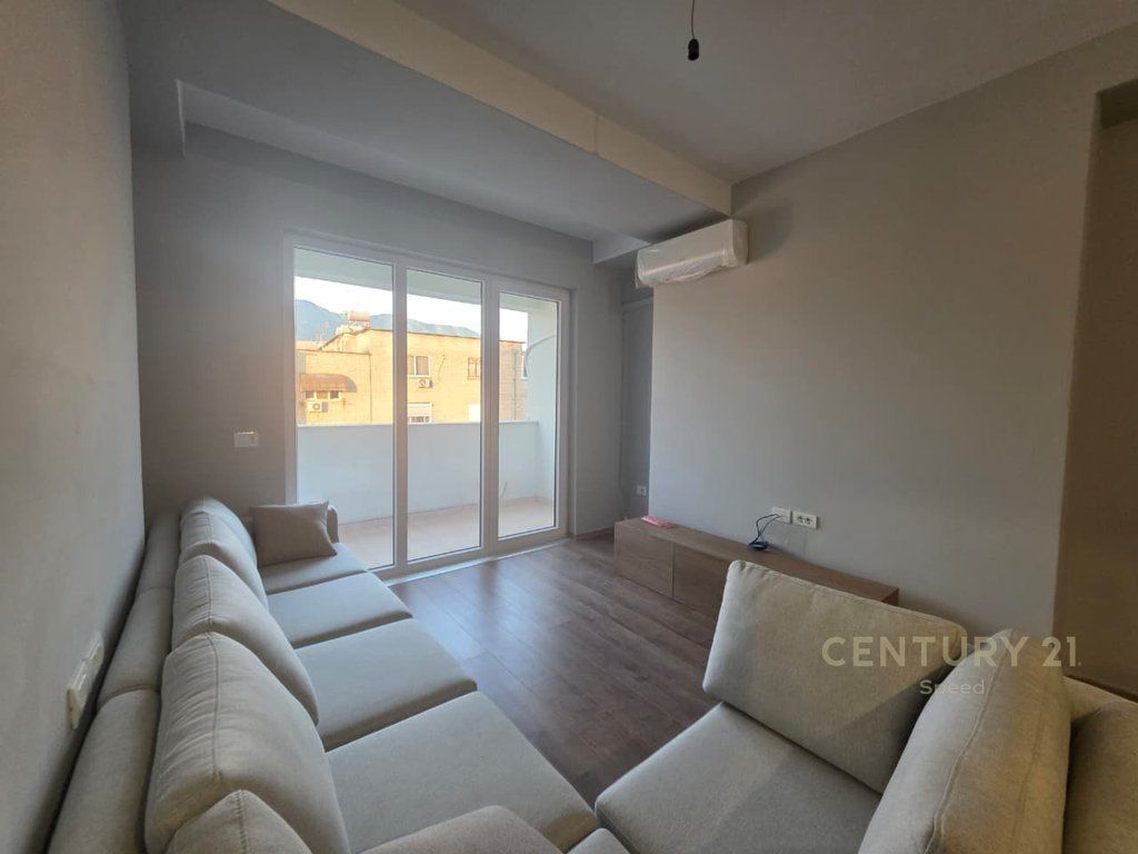 APARTAMENT 2+1 ME QIRA – SHKOLLA E BASHKUAR 570 € /Muaj