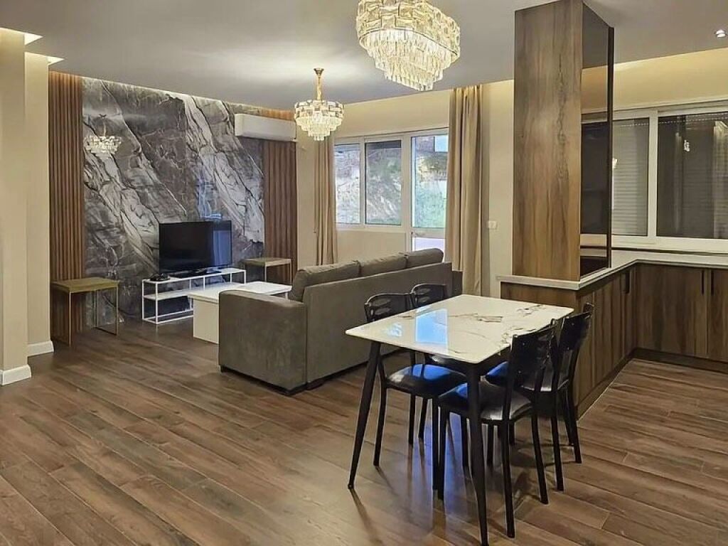 Shitet Apartament 2+1+2 📍Kopshti Botanik te Xhamia