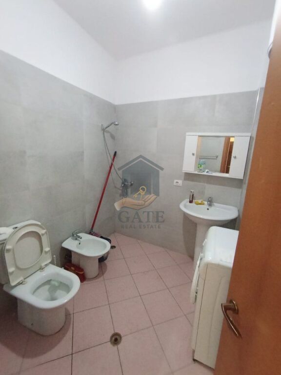 Jepet me qira, Apartament 1+1, Në Golem
