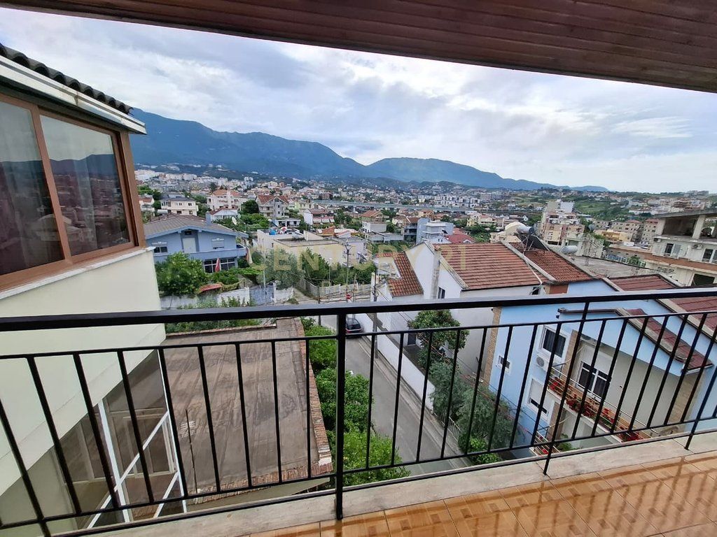 VILLA FLOOR FOR RENT LOCATED AT THE SHKOZA ROUNDABOUT! 450 € /Month